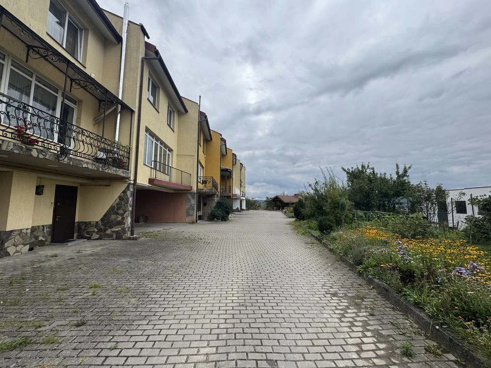 Продаж котедж  Винники вул. Яворницького , євроремонт, 3 сот