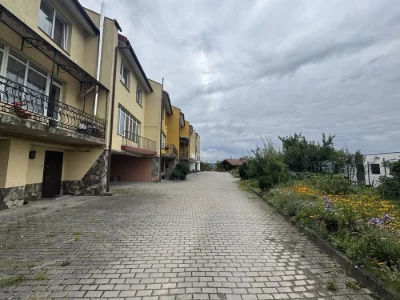 Продаж котедж  Винники вул. Яворницького , євроремонт, 3 сот