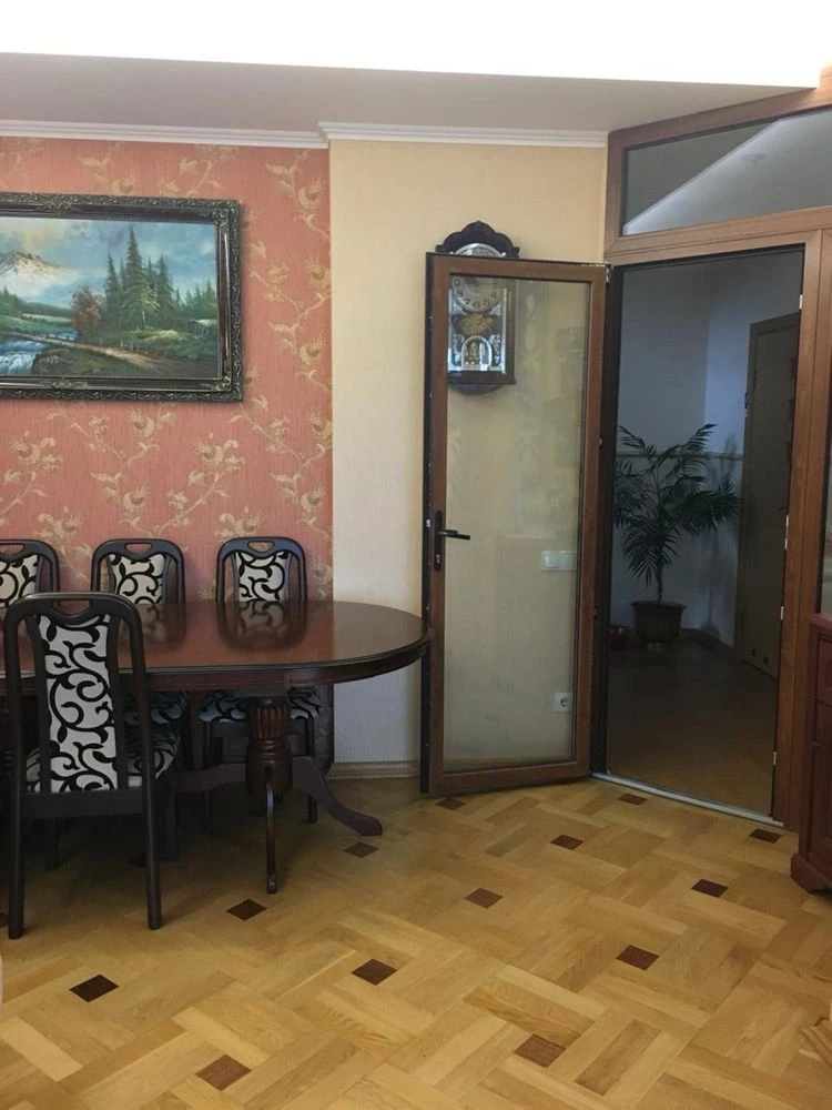 Продаж котедж  Винники вул. Яворницького , євроремонт, 3 сот