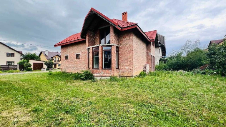 Продаж  окремостоячого будинку у Винниках по вул. Богдана Ле