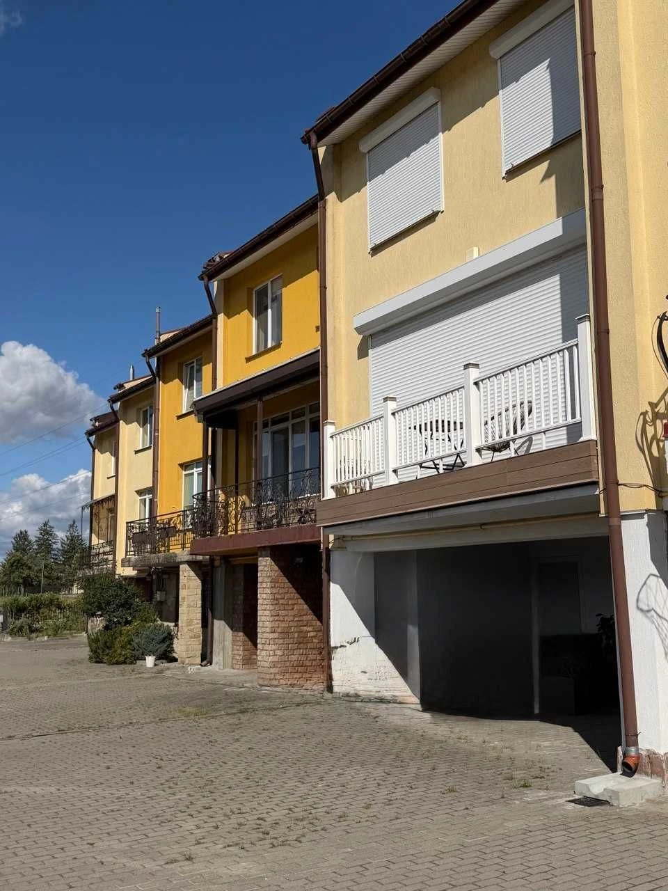 ПРОДАЖ котеджу 145м2 в неймовірно гарній локації м.Винники (