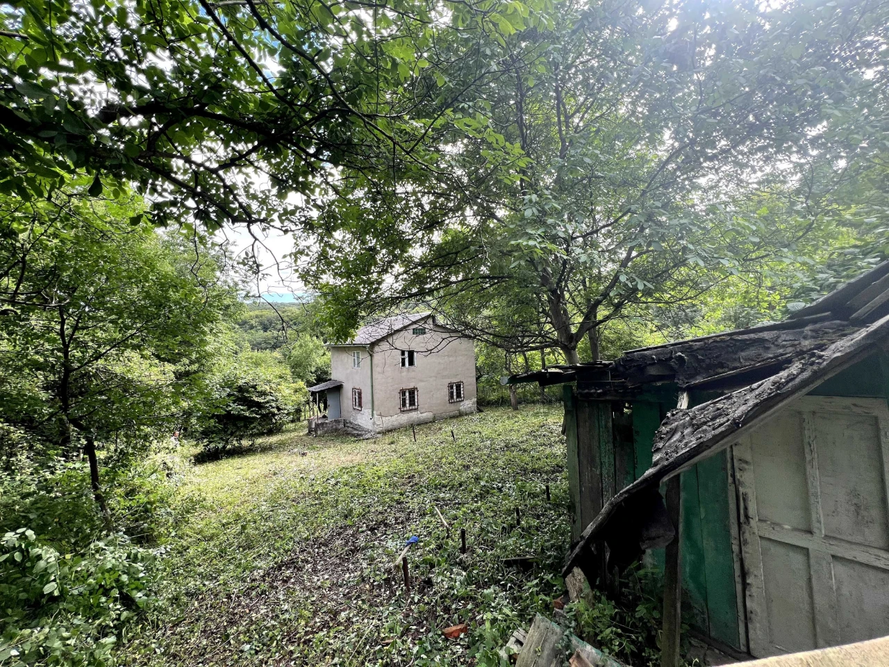 Будинок з ділянкою біля Emily Resort