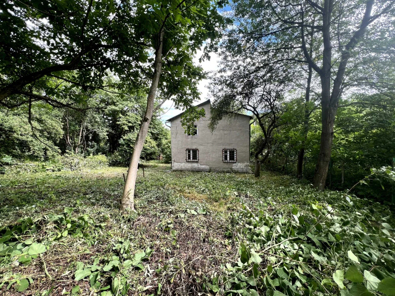 Будинок з ділянкою біля Emily Resort