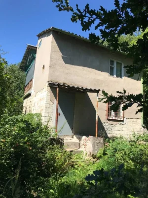 Будинок з ділянкою біля Emily Resort