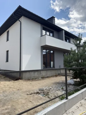 Продається котедж в м. Новояворівськ (с. Стадники)
