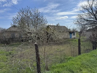 Продам будинок з приватизованою земельною ділянкою