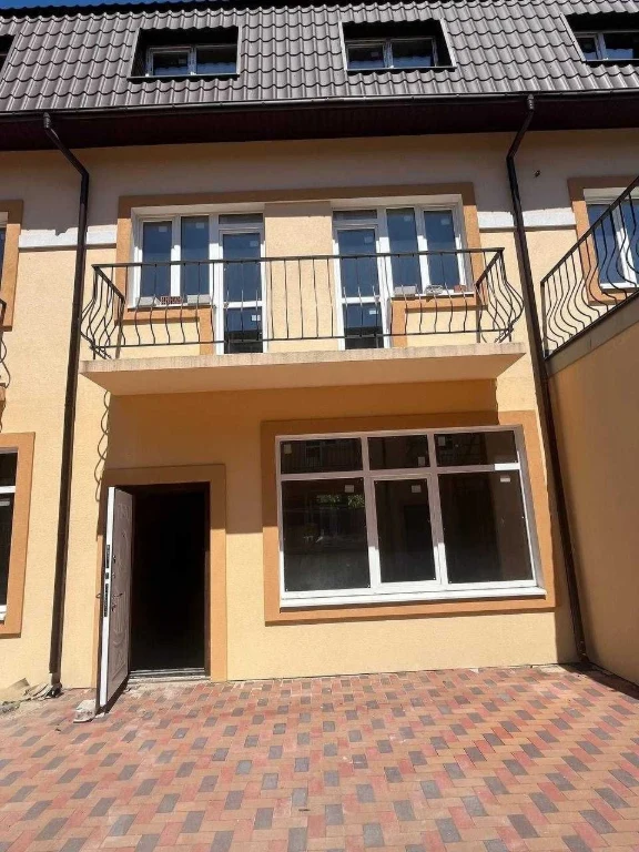 Продам таунхаус у Вишневому, Газ, Центральні комунікації, Бе