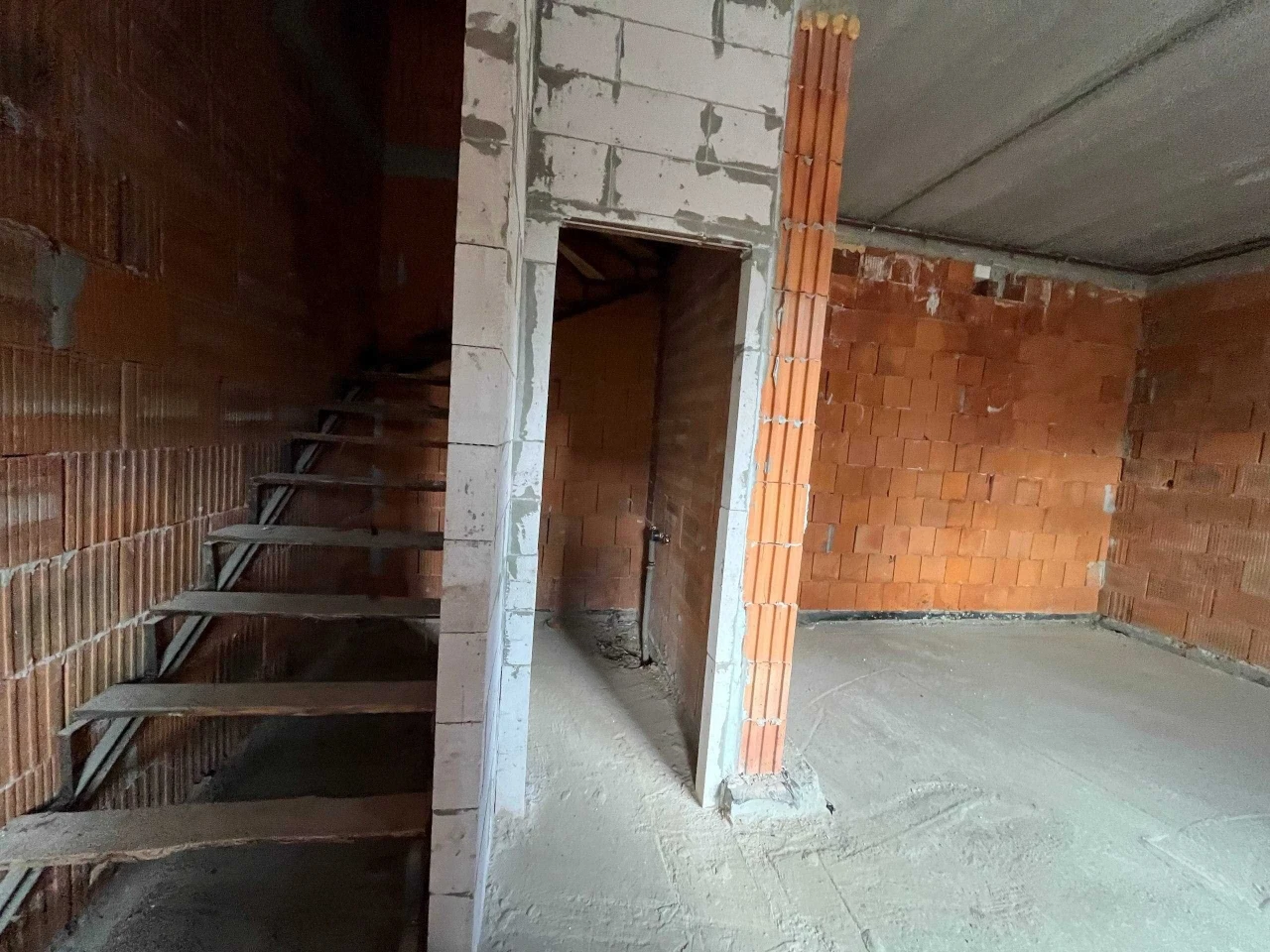 Продам таунхаус у Вишневому, Газ, Центральні комунікації, Бе