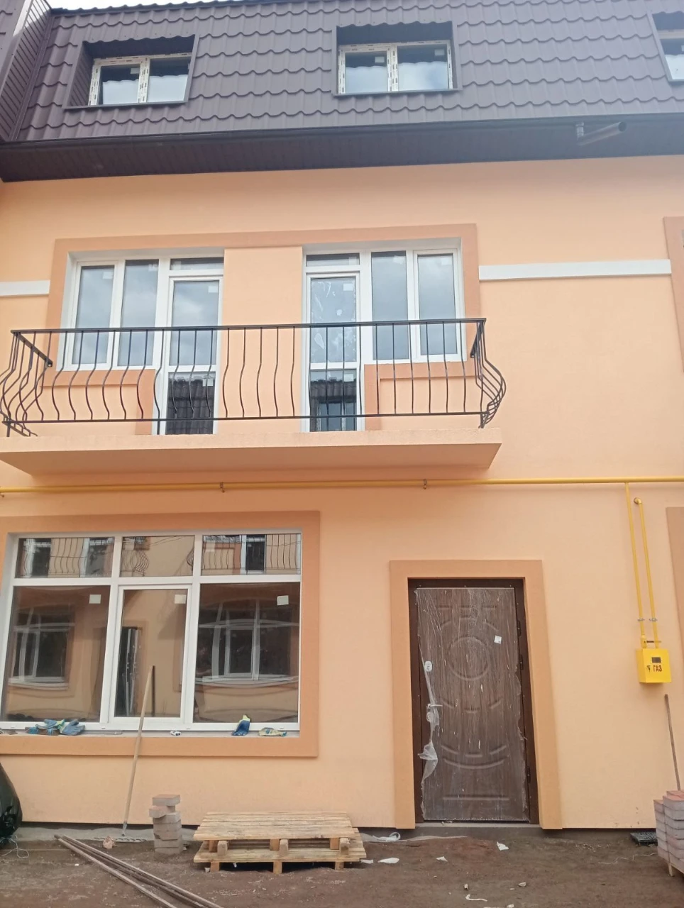 Продаж тауна 100 м 2 центральні комунікації, газ. Вишневе.
