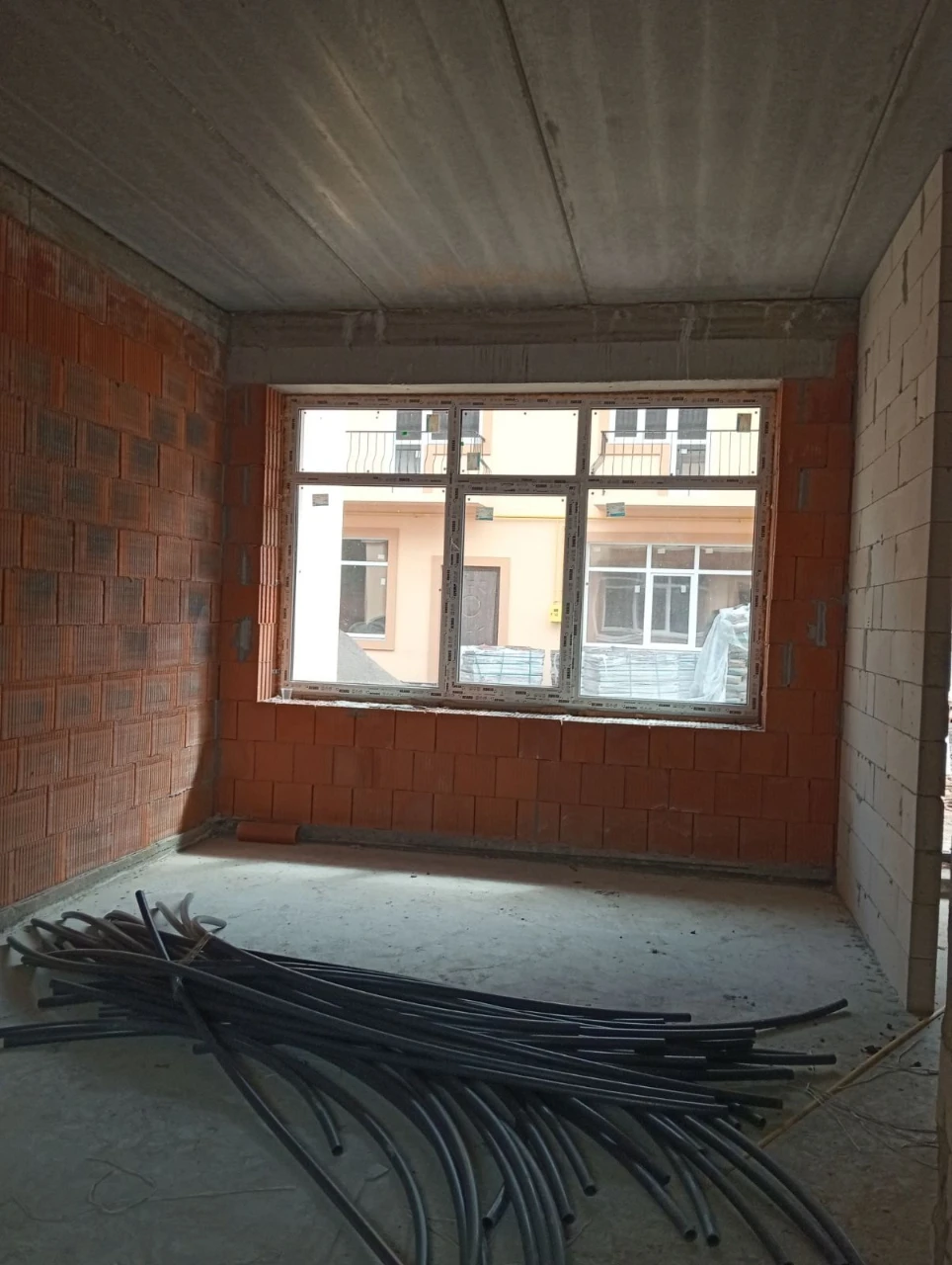 Продаж тауна 100 м 2 центральні комунікації, газ. Вишневе.