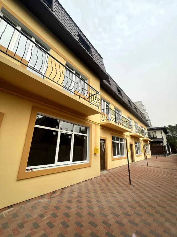 Таунхаус в самому центрі Вишневого з ГАЗОМ та центральними к