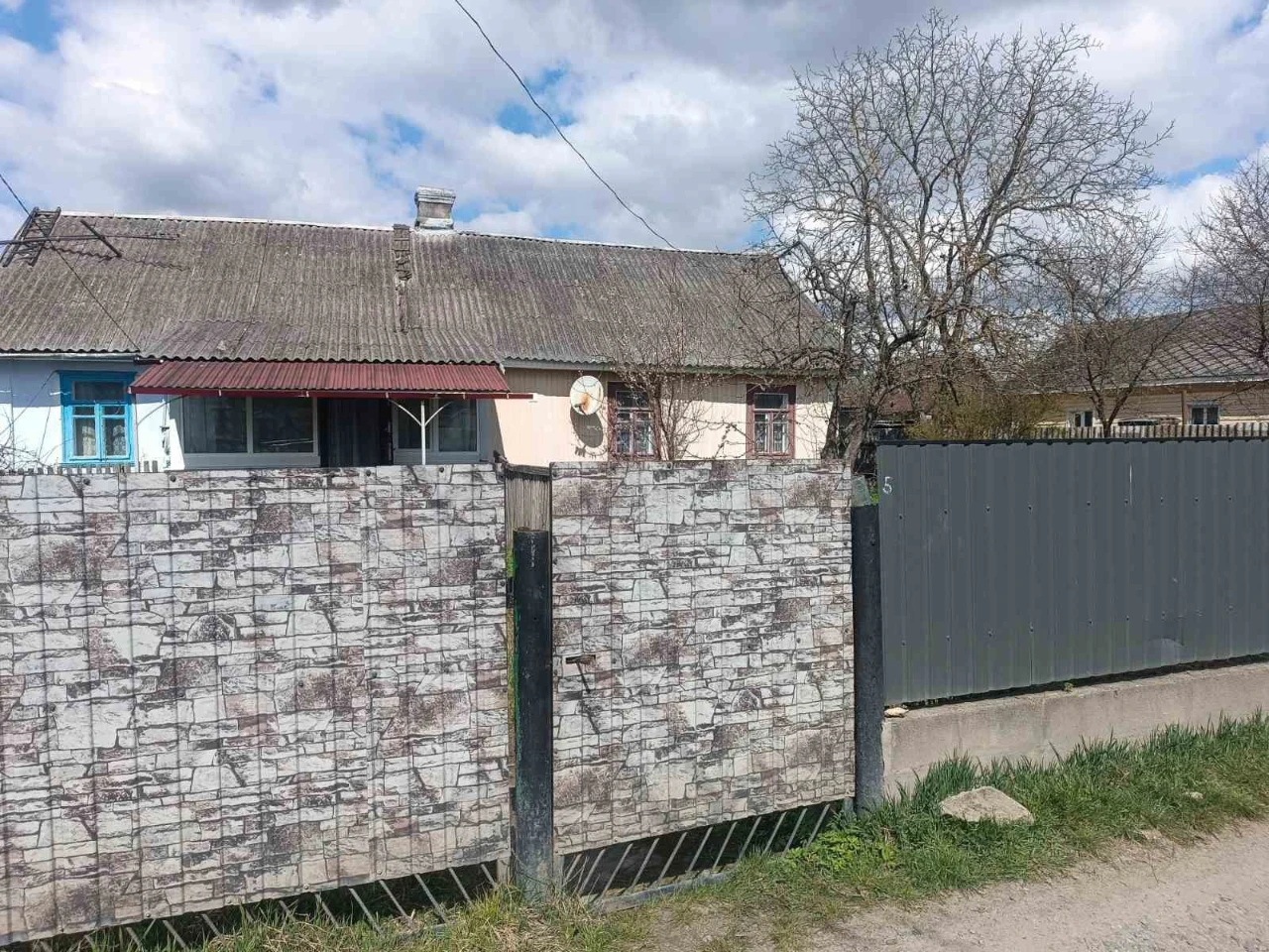 Продається частина будинку 66м2, 3 кімнати, 7 соток землі, ц