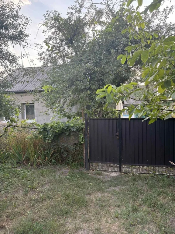 Продається будинок 67м2,  три кімнати, 6 соток землі, опален