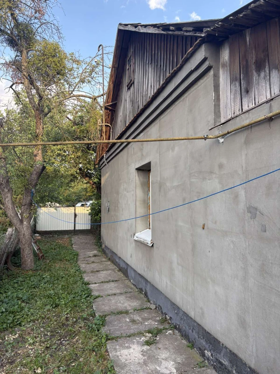 Продається будинок 67м2,  три кімнати, 6 соток землі, опален