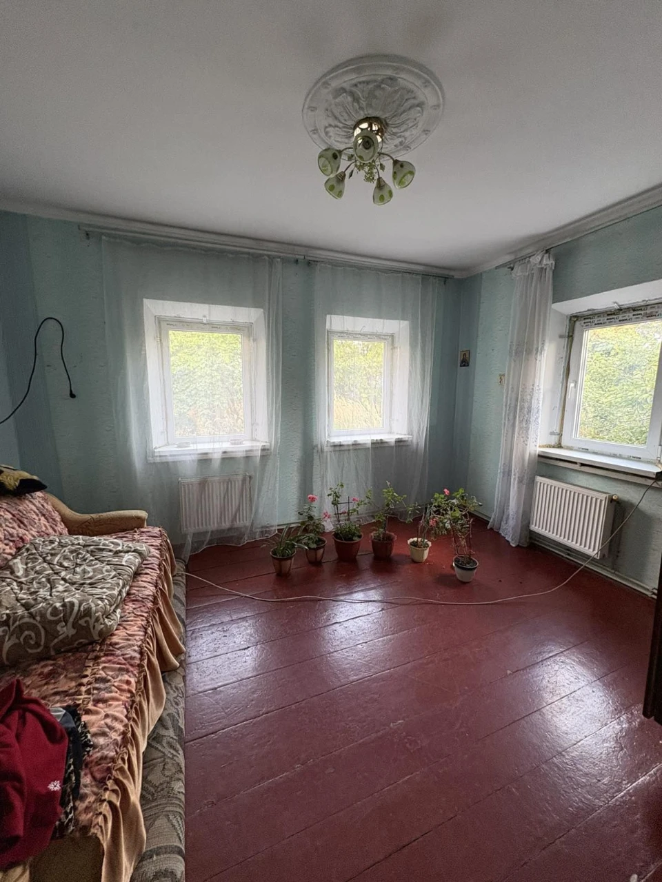 Продається будинок 67м2,  три кімнати, 6 соток землі, опален