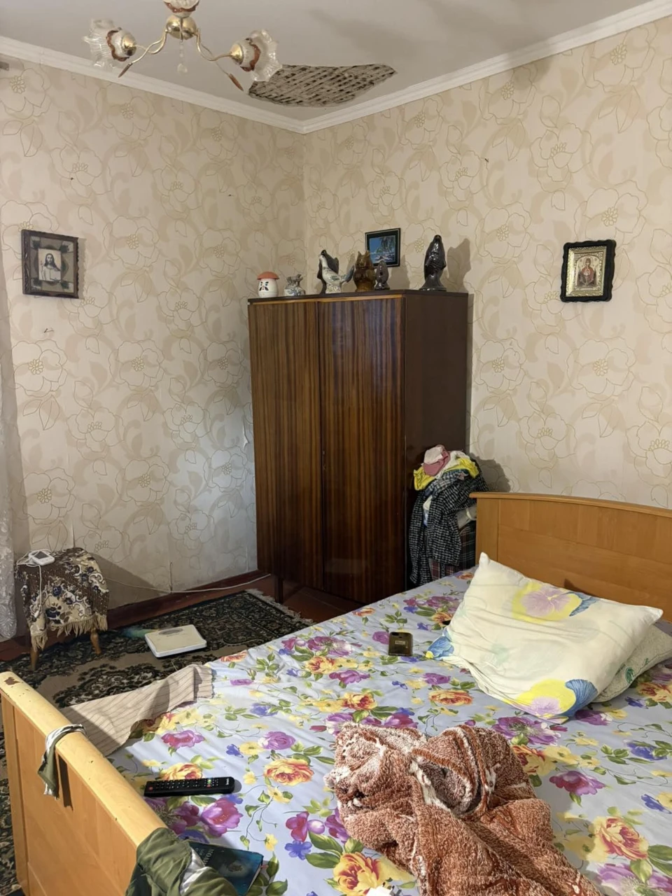 Продається будинок 67м2,  три кімнати, 6 соток землі, опален