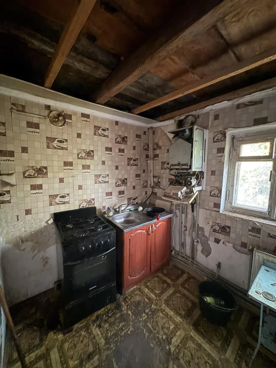 Продається будинок 67м2,  три кімнати, 6 соток землі, опален