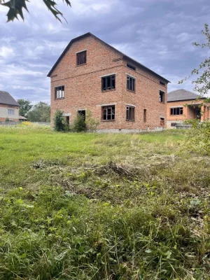 Незавершене будівництво.