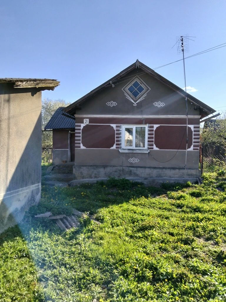 Будинок та присадибна ділянка