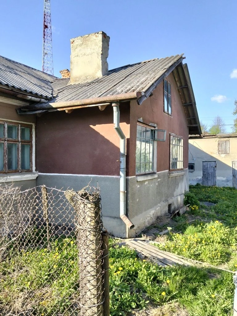 Будинок та присадибна ділянка