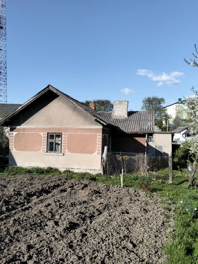 Будинок та присадибна ділянка