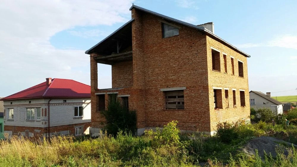 Продам будинок сирий у м. Зборів