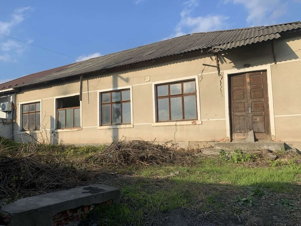 Продається земельна ділянка з приміщенням в місті Могилів- П