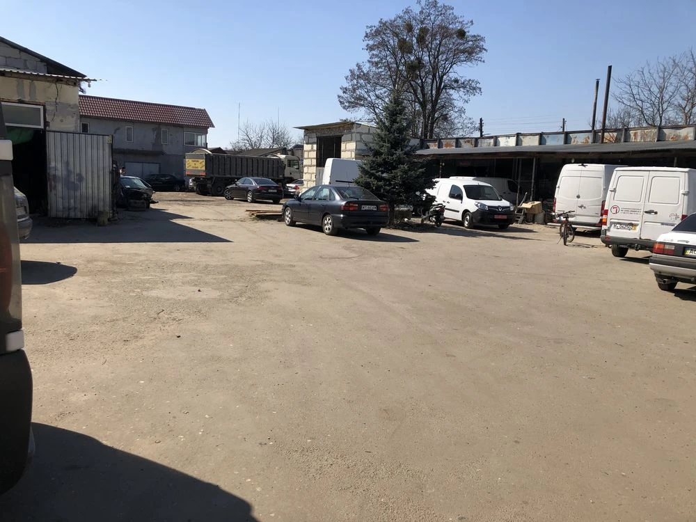 Продається земельна ділянка 32,56 сотки з комерційними примі