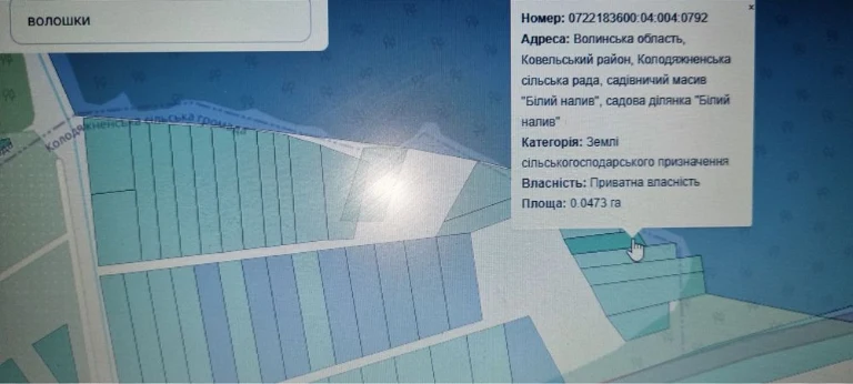 Дачна ділянка з двохповерховим цегляним будинком