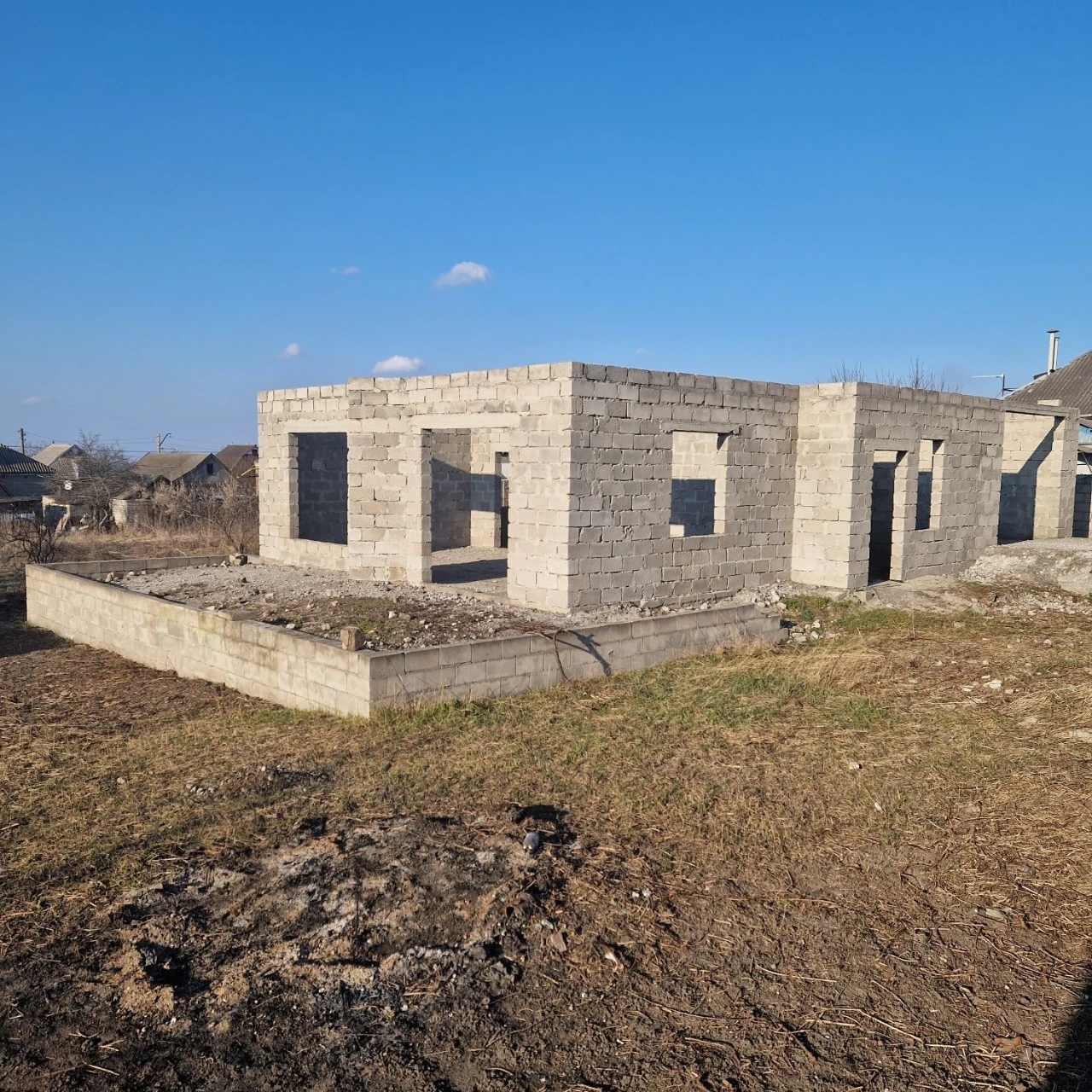 Продам ділянку з будинком єОселя