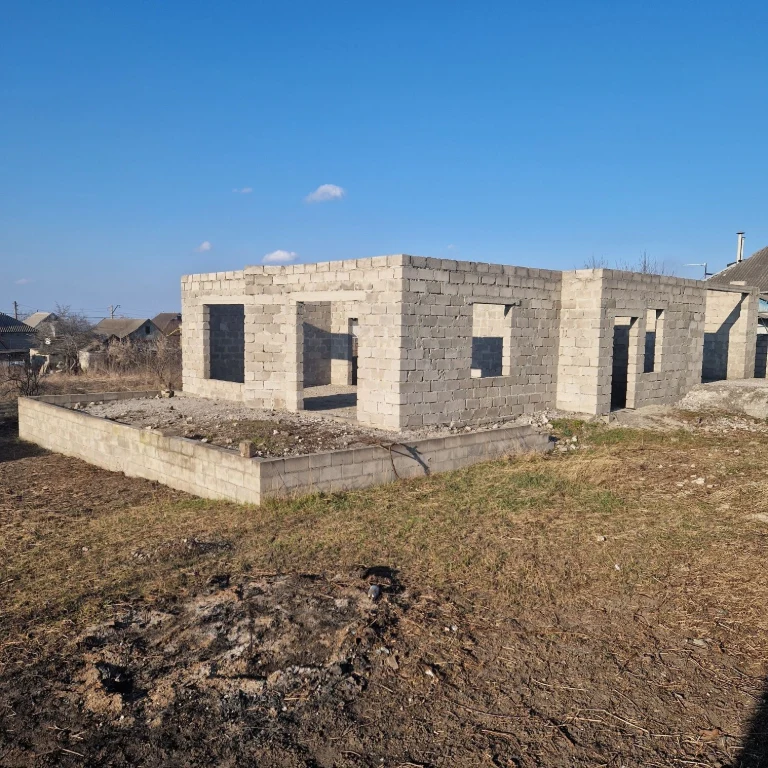 Продам ділянку з будинком єОселя