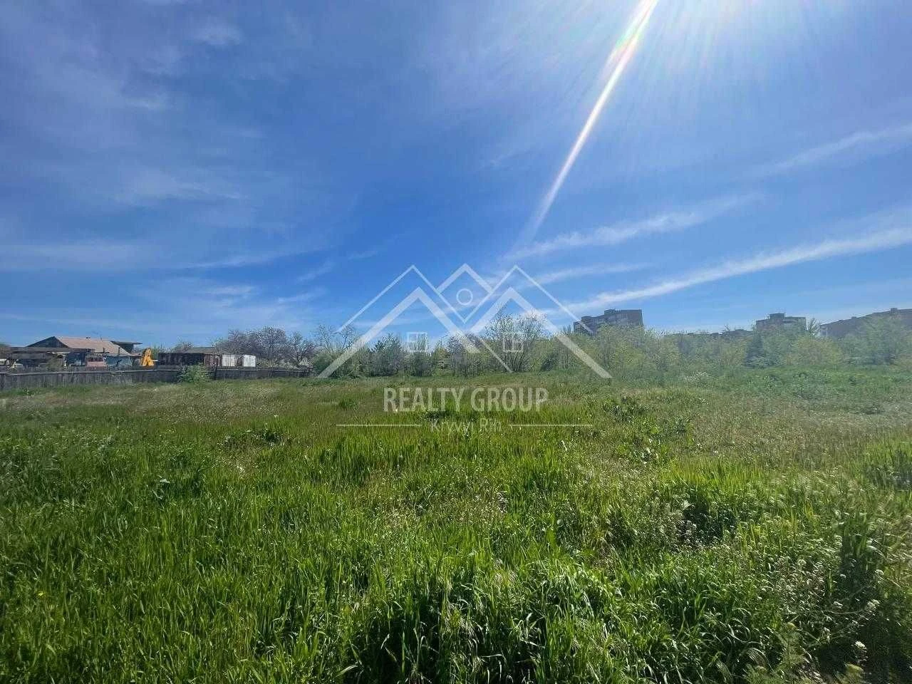 Продаж двох ділянок біля Victory Plaza