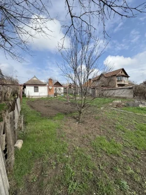 Продаж земельної ділянки біля річки, площа 8,82 соток, поряд