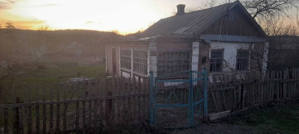 Продається зем.ділянка 10с.з будинком під реконструкцію