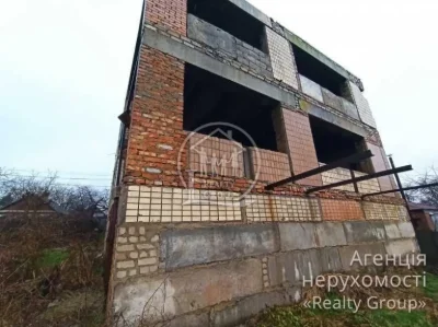 Продаж ділянки з недобудовою у Центр-Міському