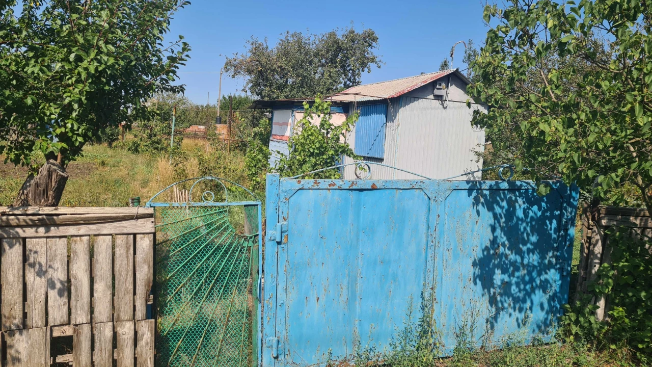 Продам дачу (3 участка по 4 сотки каждая)
