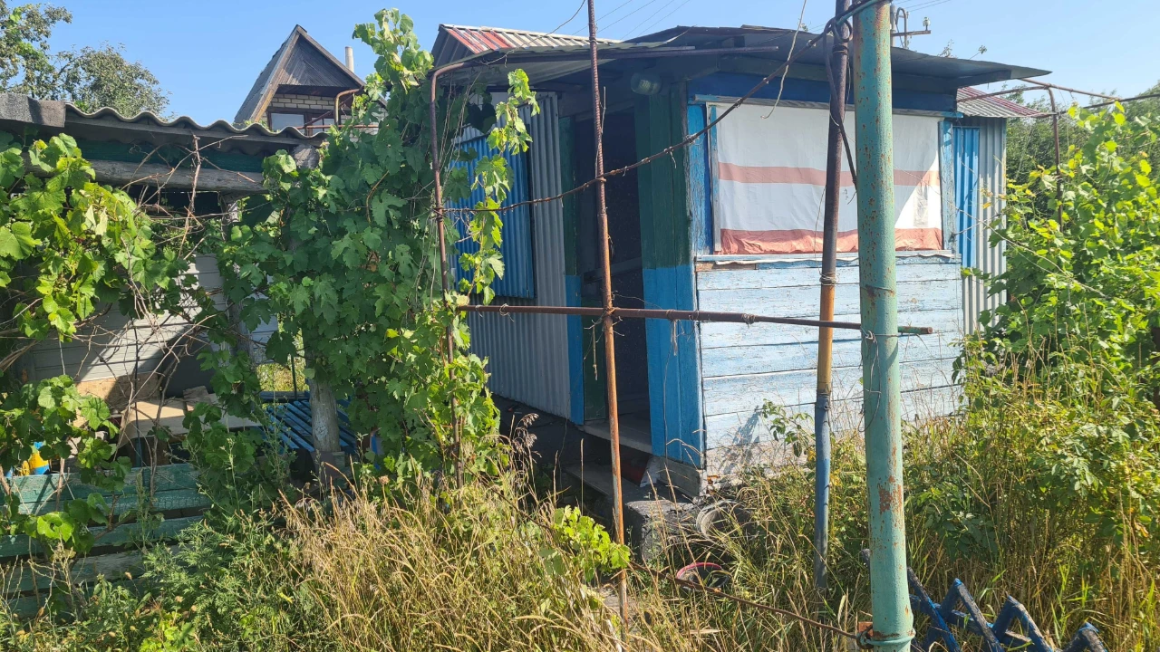 Продам дачу (3 участка по 4 сотки каждая)