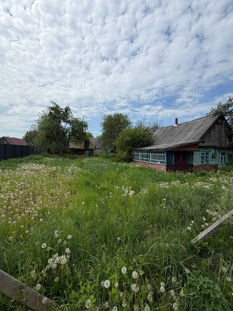 Продаж земельної ділянки зі старим будинком.