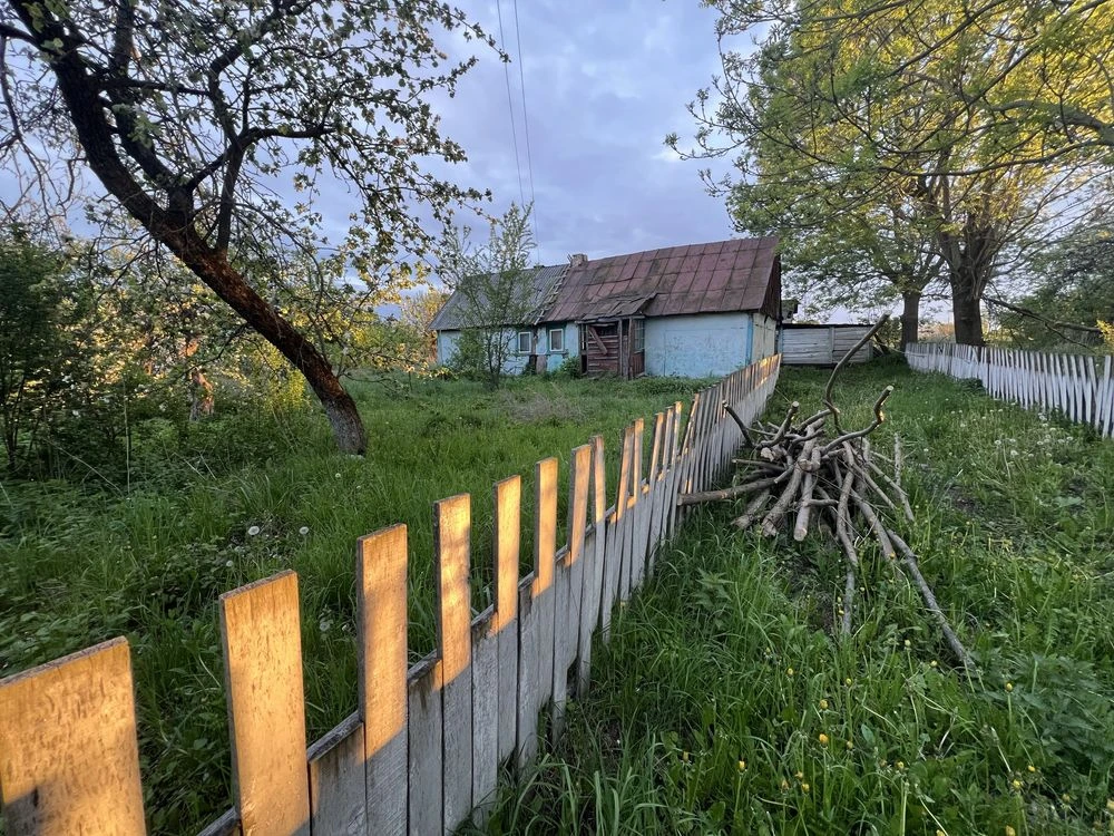 Земельна ділянка із стареньким будинком на території