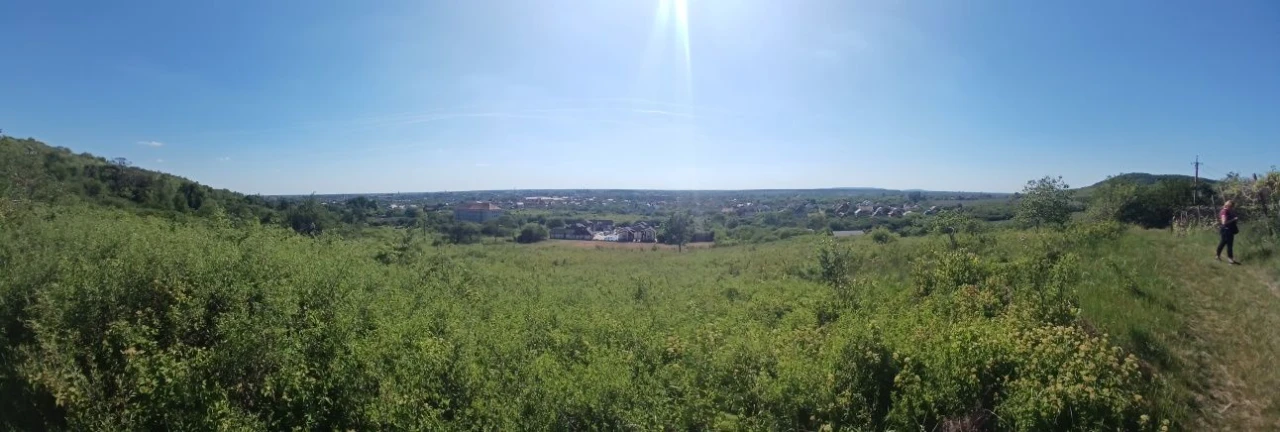 Продається 50 соток землі під забудову садовими будинками  б