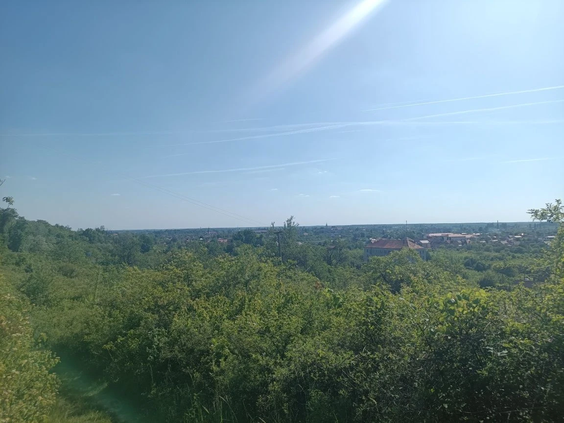 Продається 50 соток землі під забудову садовими будинками  б