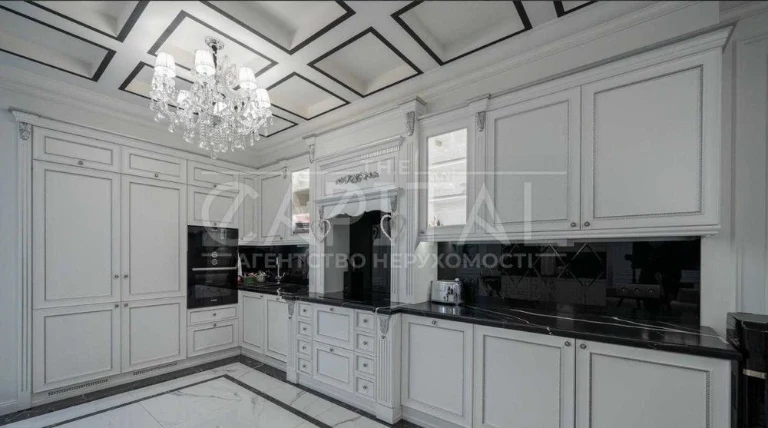 An exclusive apartment is offered in the business-class residential complex “Royal Tow