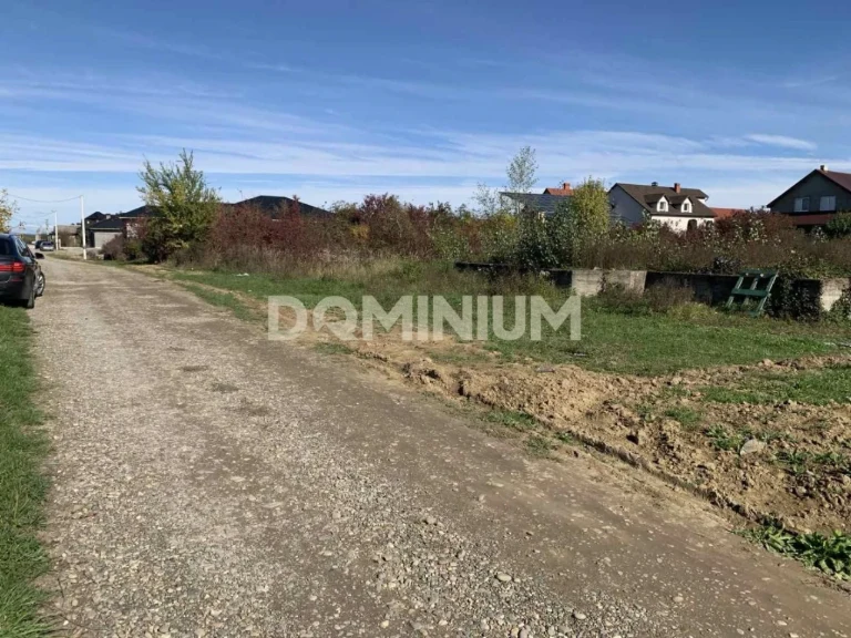 Земельна ділянка з фундаментом вул. Леоніда Каденюка