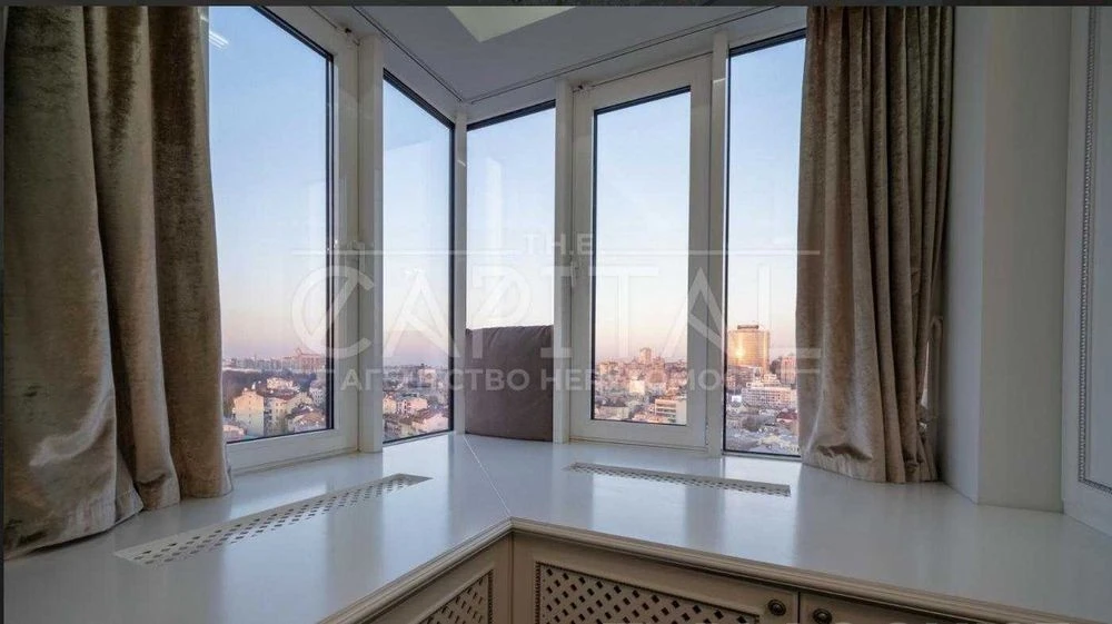 An exclusive apartment is offered in the business-class residential complex “Royal Tow
