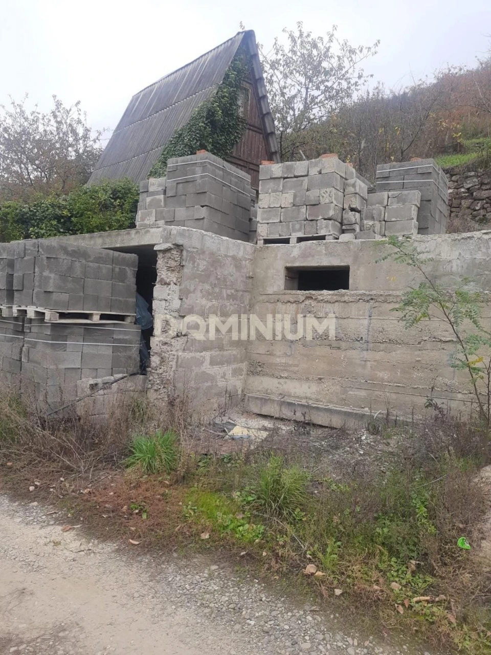 Ділянка під Чорною Горою з фундаментом та комунікаціями