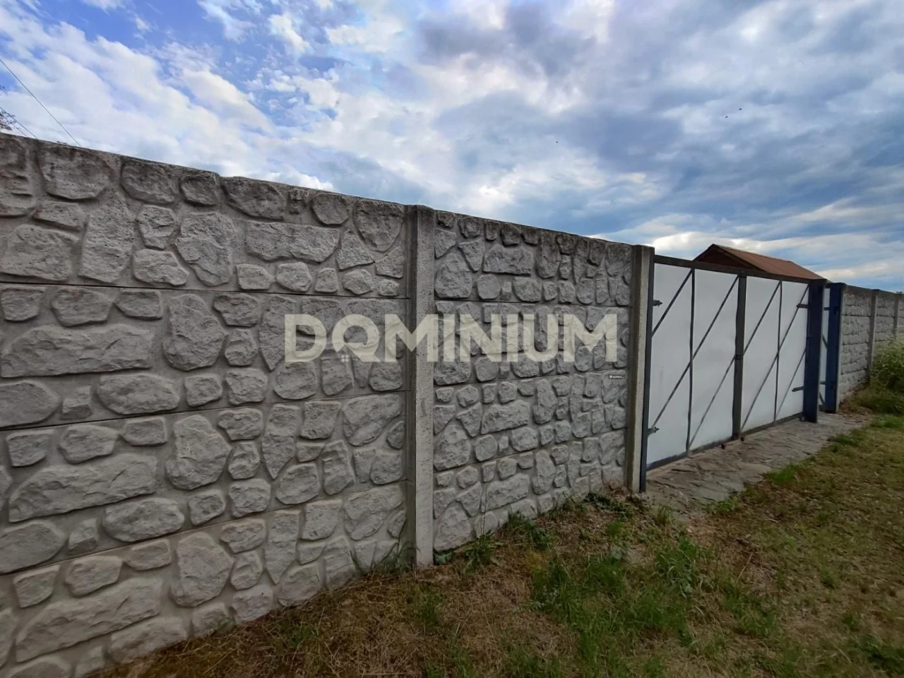 Продається земельна ділянка 2 гектари з фундаментом