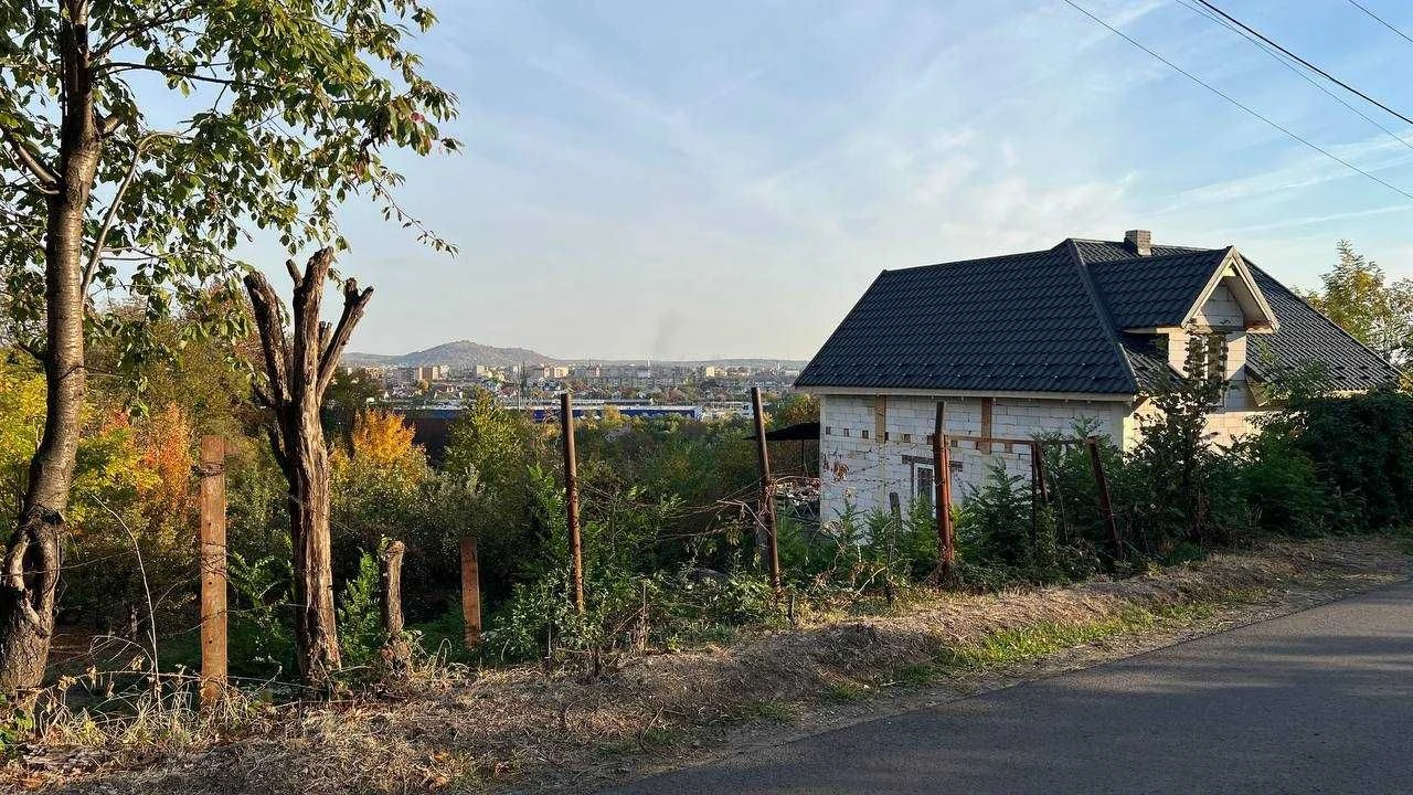 Ділянка 8 сот з ПАНОРАМОЮ на "Росвигово" та місто Мукачево в
