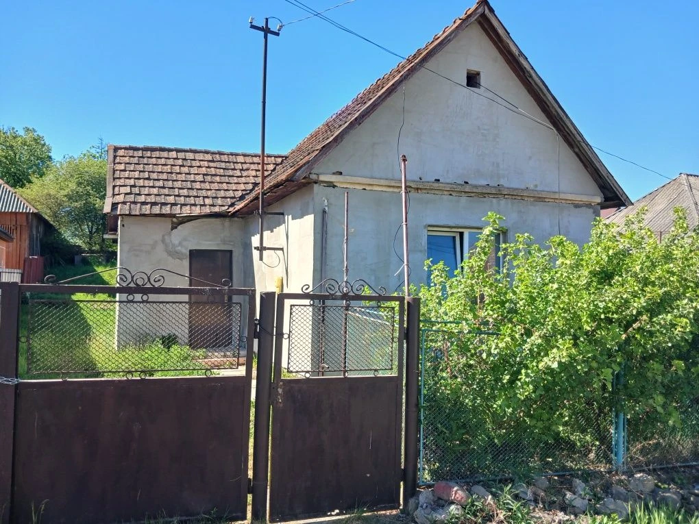 Ціну знижено! Продаю земельну ділянку зі старим будинком