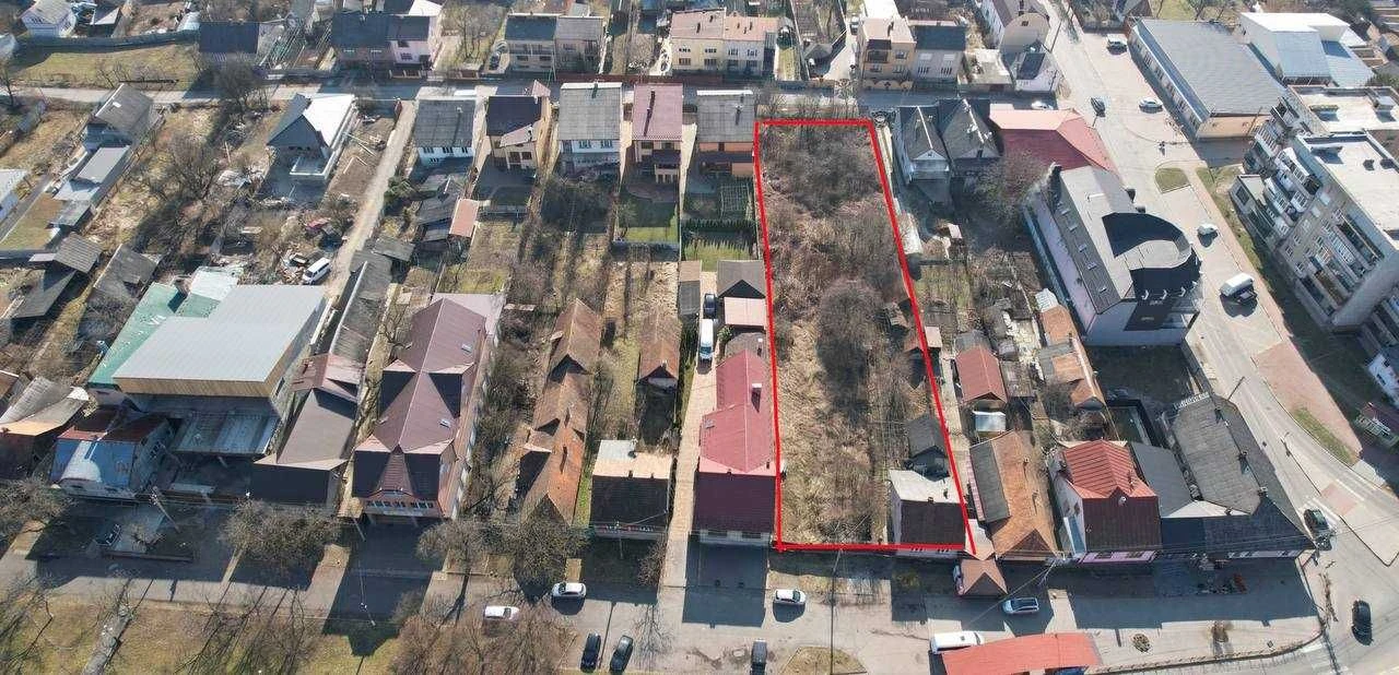 Продаються дві суміжні земельні ділянки в центрі м. Тячів