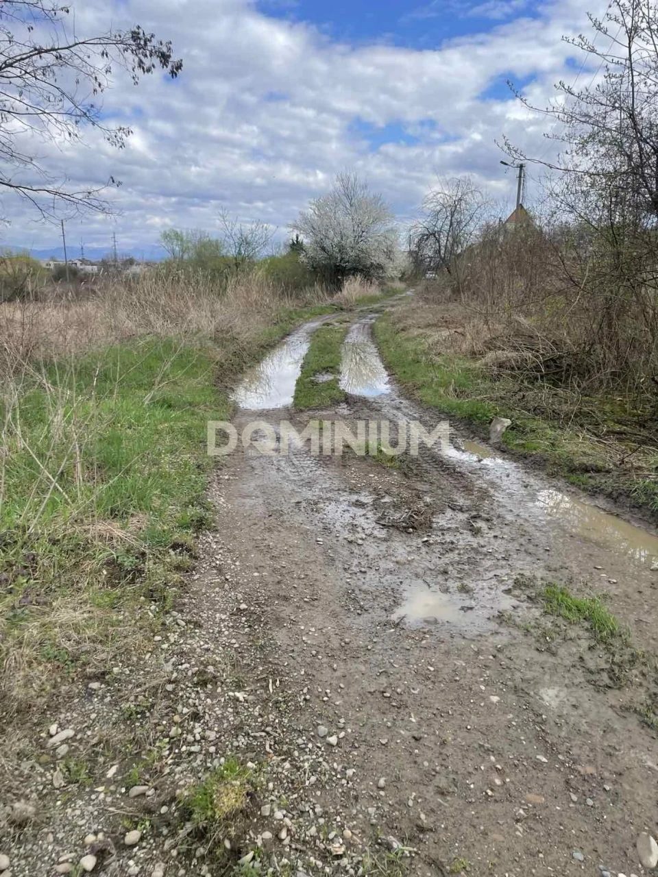Продається земельна ділянка в м. Хуст з готовим бізнес проек